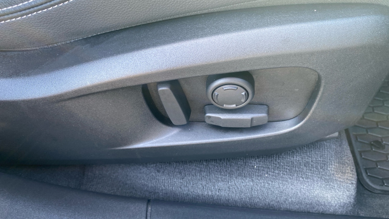 Jaguar F-Pace 2.0 D200 R-Dynamic Black 5dr Auto AWD Diesel Estate